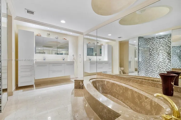 Towers of Key Biscayne #C906 image #18