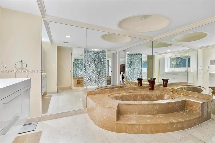 Towers of Key Biscayne #C906 image #19