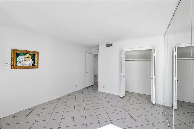 Towers of Key Biscayne #C906 image #21