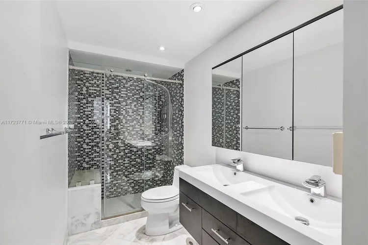 Towers of Key Biscayne #C906 image #22