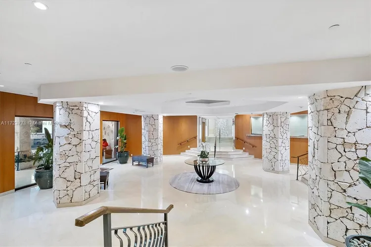 Towers of Key Biscayne #C906 image #25