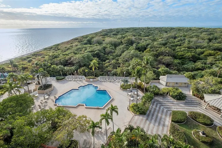 Towers of Key Biscayne #C906 image #28