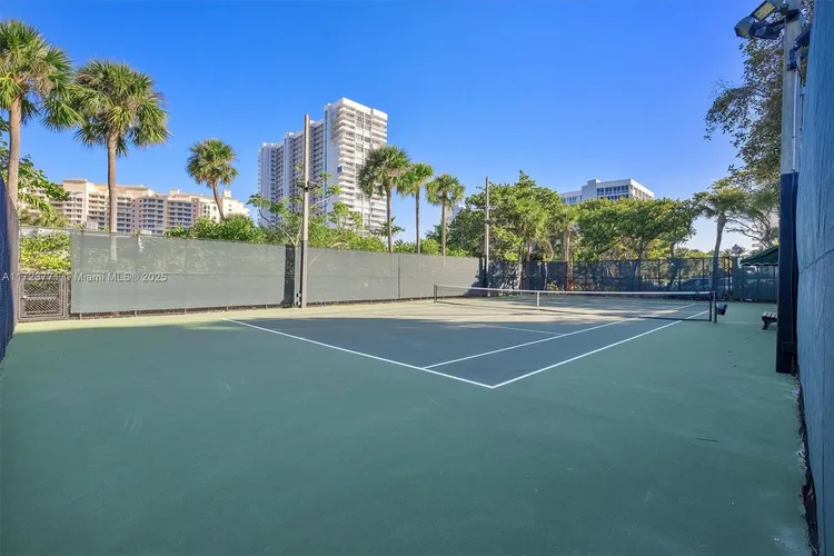 Towers of Key Biscayne #C906 image #39