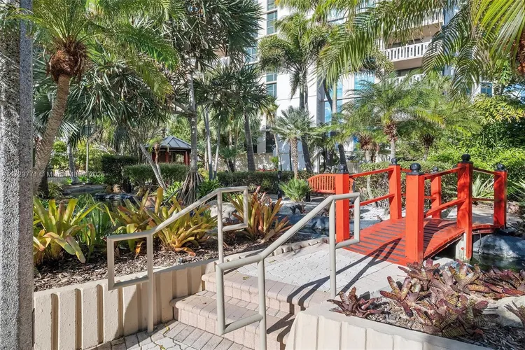 Towers of Key Biscayne #C906 image #40