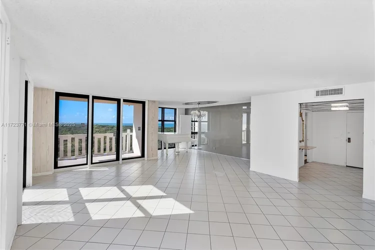 Towers of Key Biscayne #C906 image #7