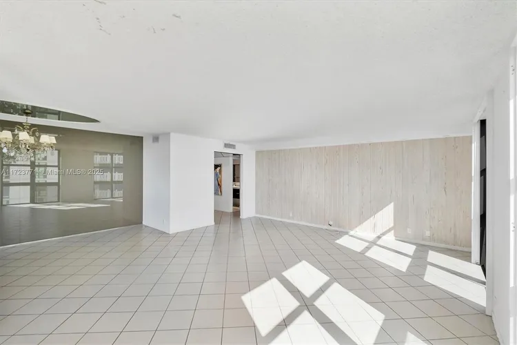 Towers of Key Biscayne #C906 image #8