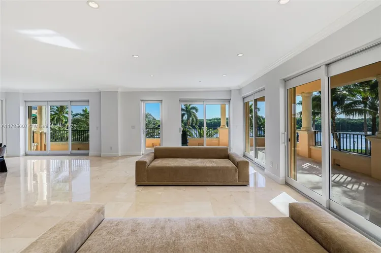 Padua Condo Deering Bay #222 image #12
