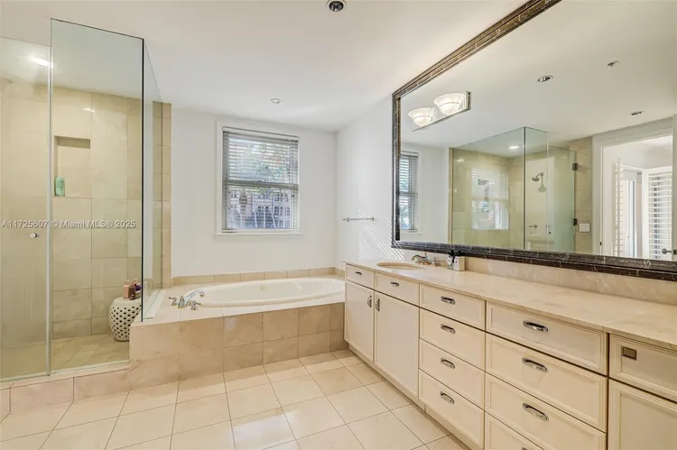 Padua Condo Deering Bay #222 image #22