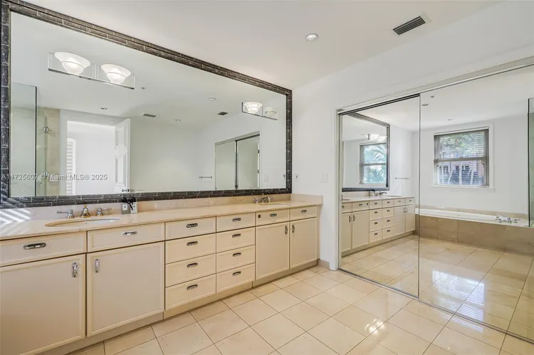 Padua Condo Deering Bay #222 image #23