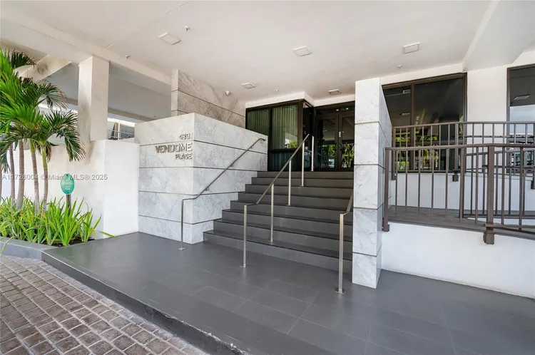 Vendome Place #1003 image #30