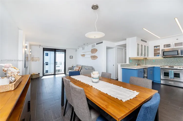 Vendome Place #1003 image #6