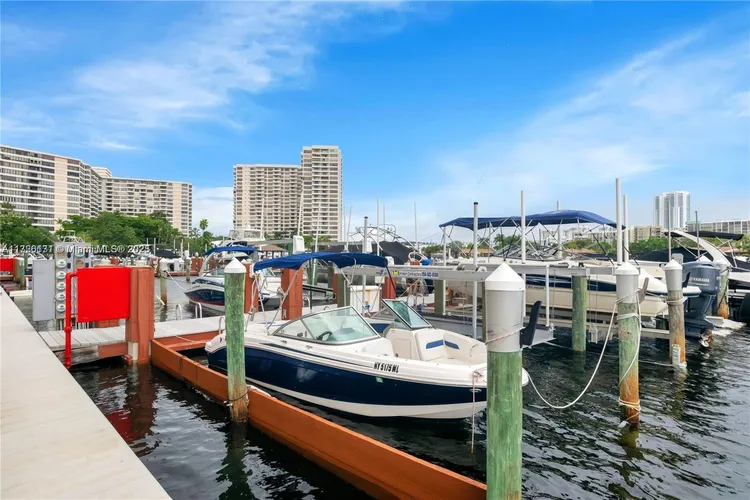 Anchor Bay Club #211 image #24