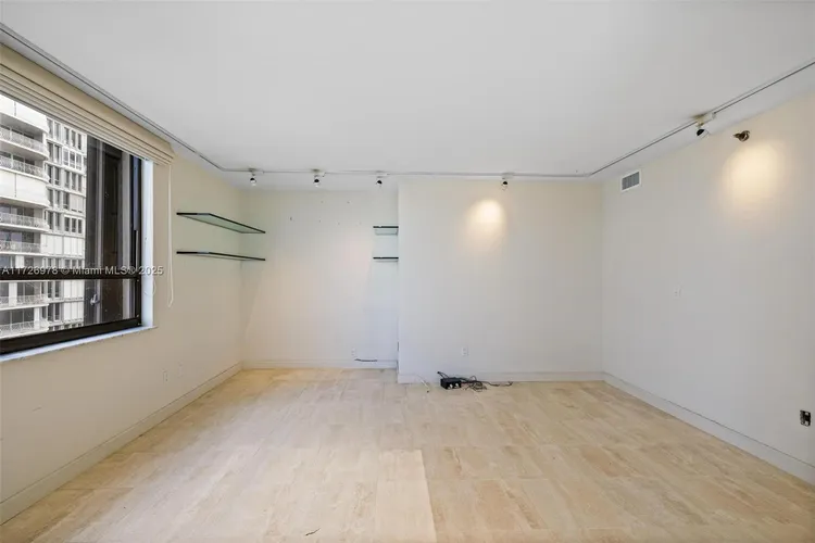 The Tiffany #502 image #15