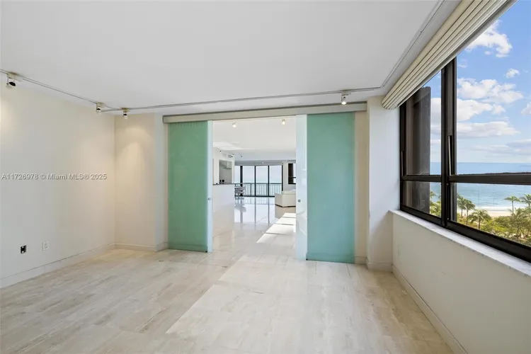 The Tiffany #502 image #16