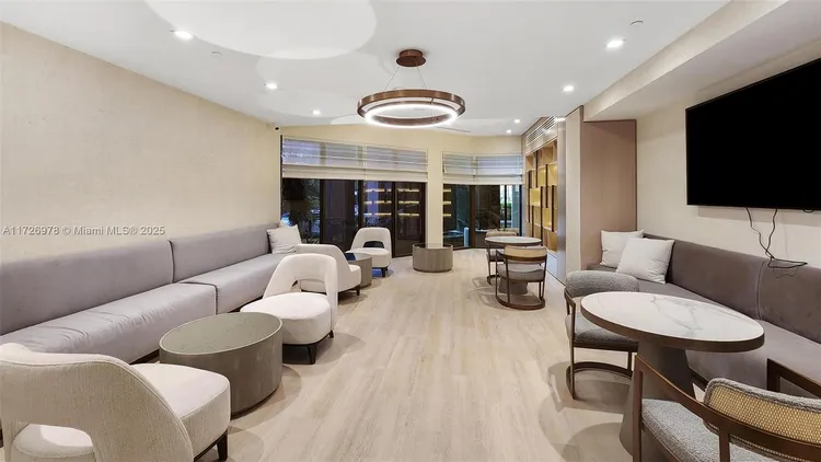 The Tiffany #502 image #34