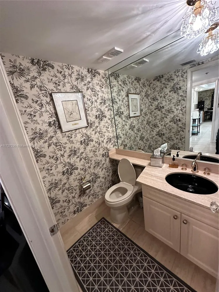 The Tiffany #904 image #11