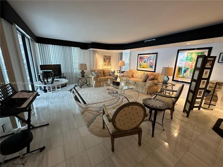 The Tiffany #904 image #13