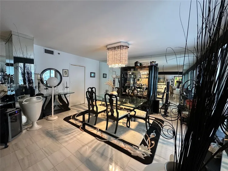 The Tiffany #904 image #14