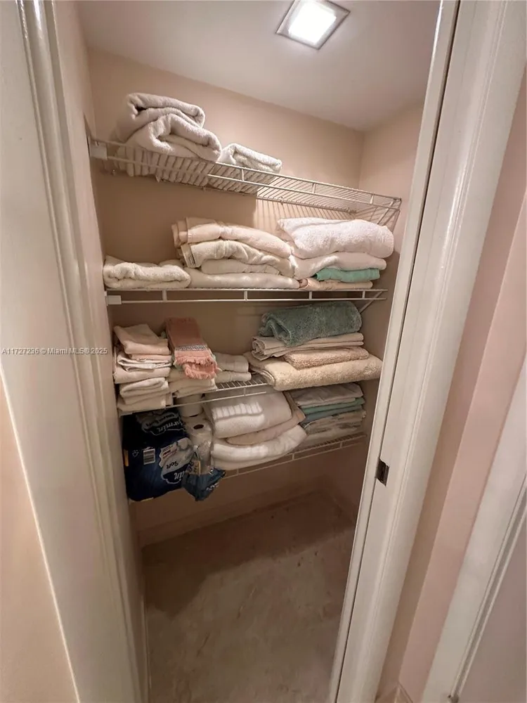 The Tiffany #904 image #6