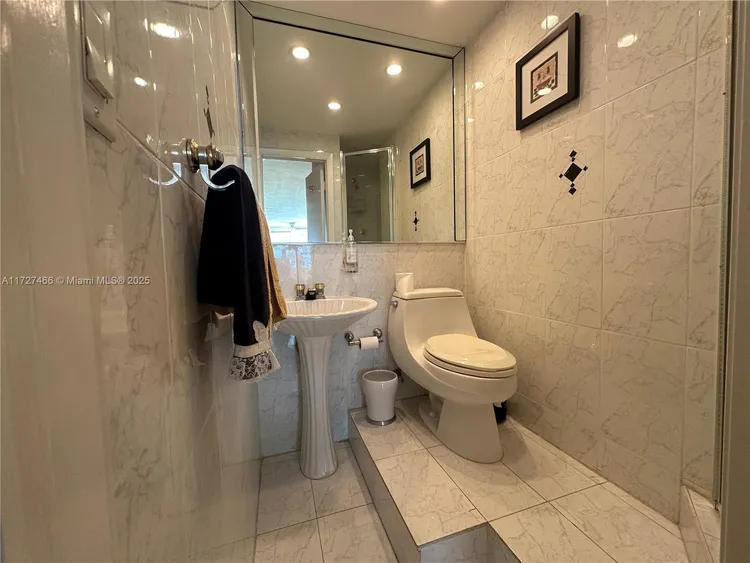 Carriage Club North #1509 image #15