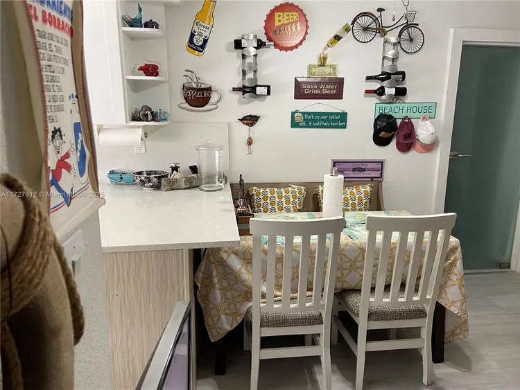 Plaza of the Americas #627 image #13