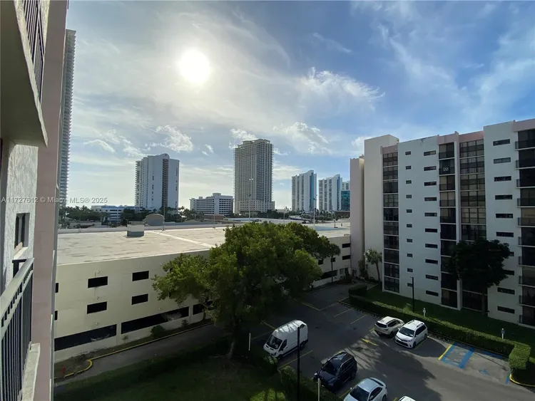 Plaza of the Americas #627 image #26