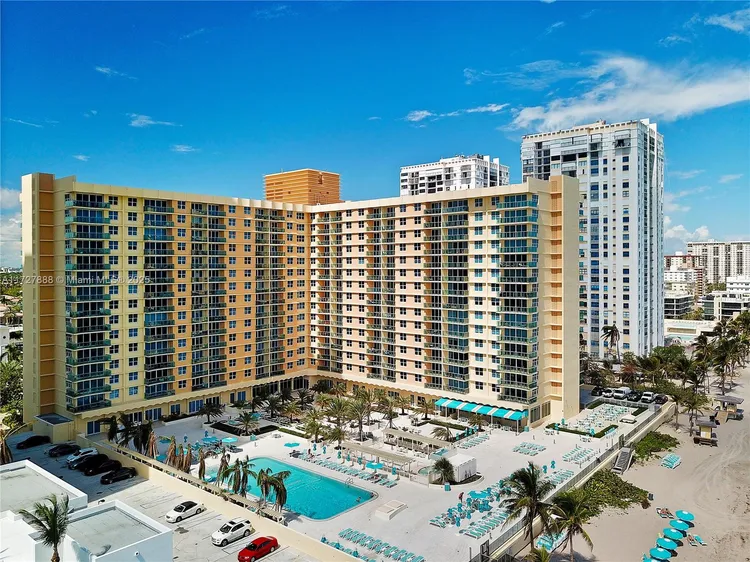 The Wave Condominium #923 image #21