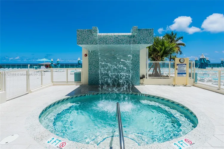 The Wave Condominium #923 image #38