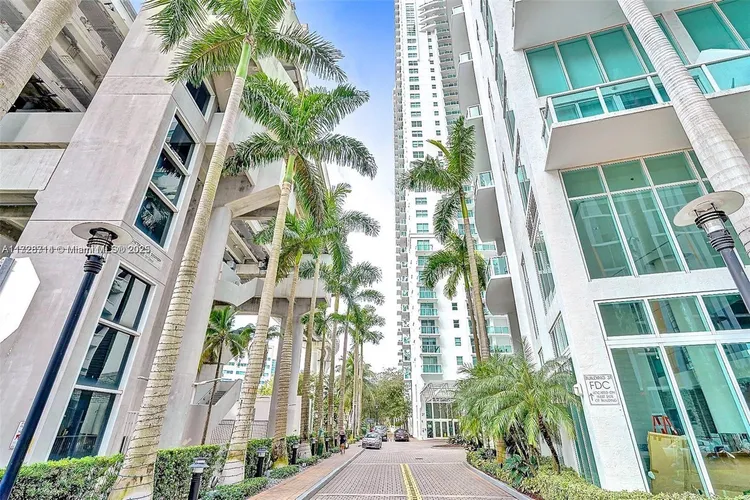 Brickell on the River North #4014 image #21