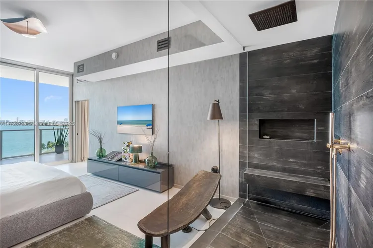 Paramount Bay #1110 image #10