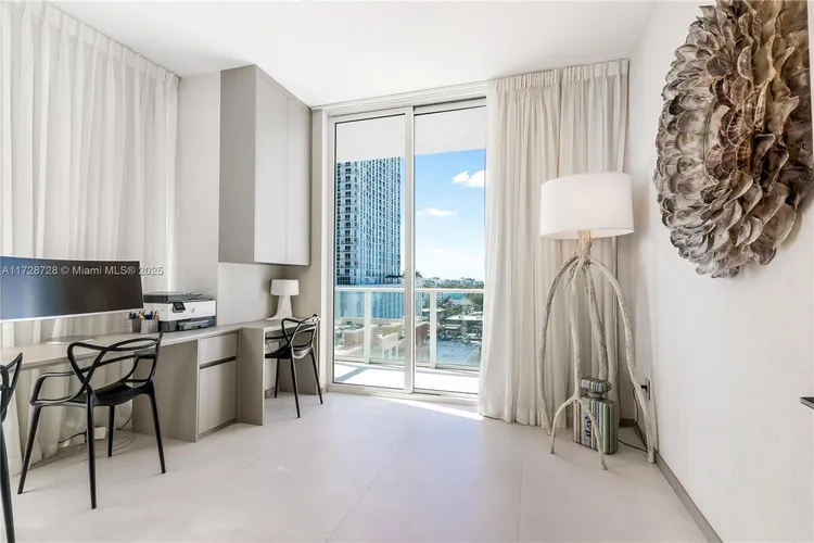 Paramount Bay #1110 image #20