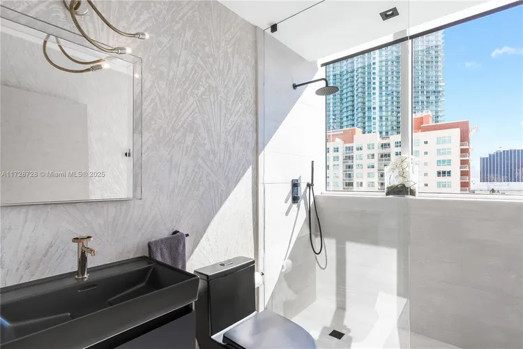 Paramount Bay #1110 image #21