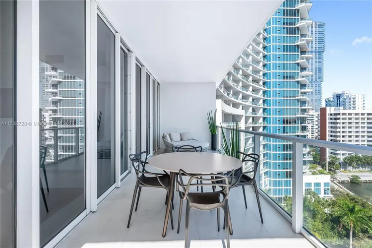 Paramount Bay #1110 image #6
