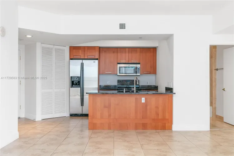 One Village Place #513 image #6