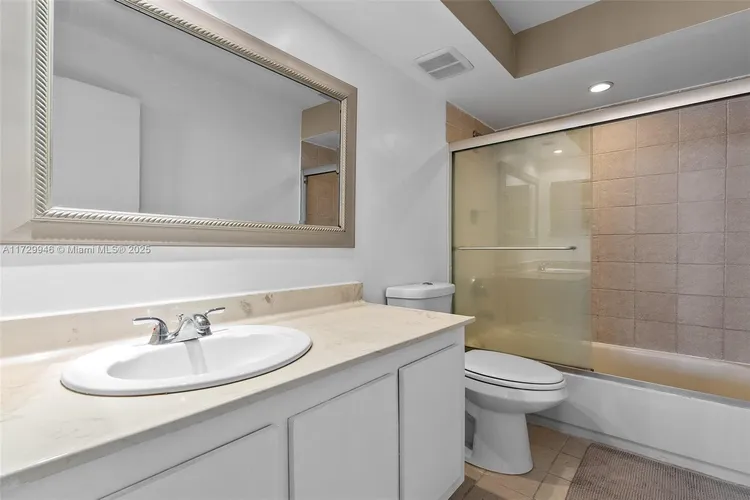 The Venetia #14G image #12