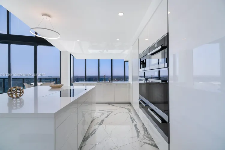 Porsche Design Tower #4203 image #13