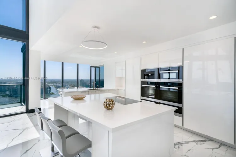 Porsche Design Tower #4203 image #14