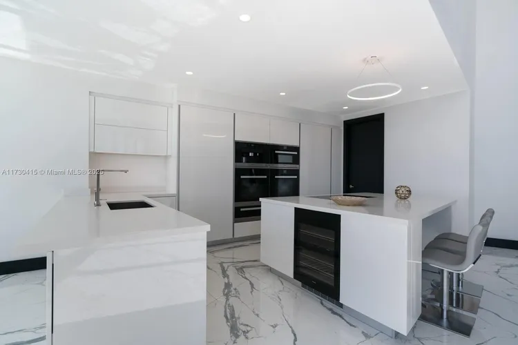 Porsche Design Tower #4203 image #15