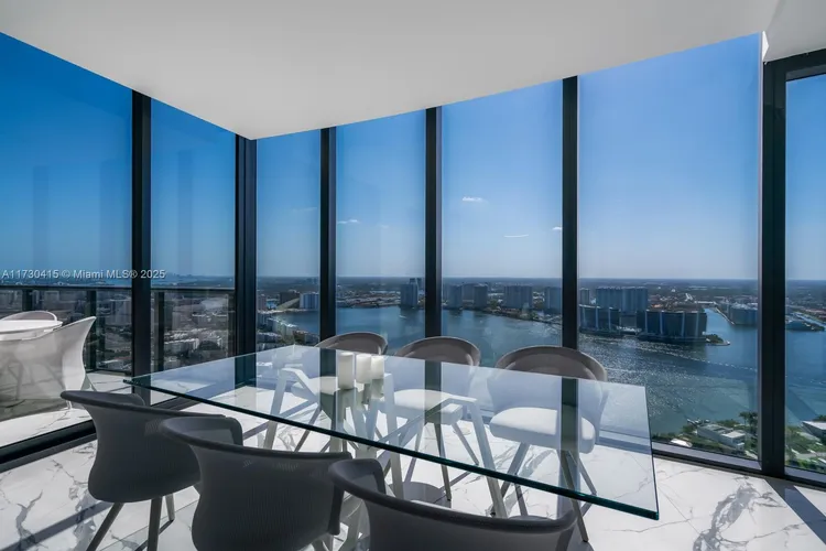 Porsche Design Tower #4203 image #17