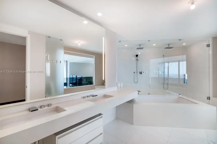 Porsche Design Tower #4203 image #24