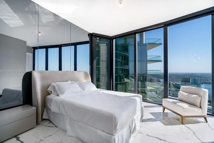 Porsche Design Tower #4203 image #28