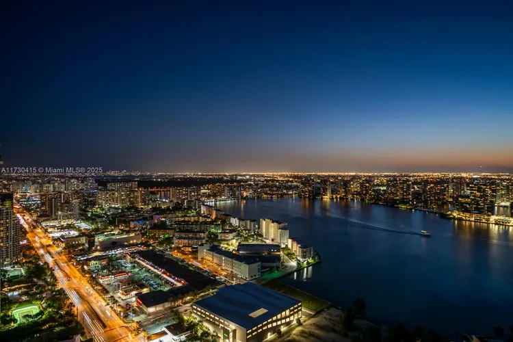 Porsche Design Tower #4203 image #7