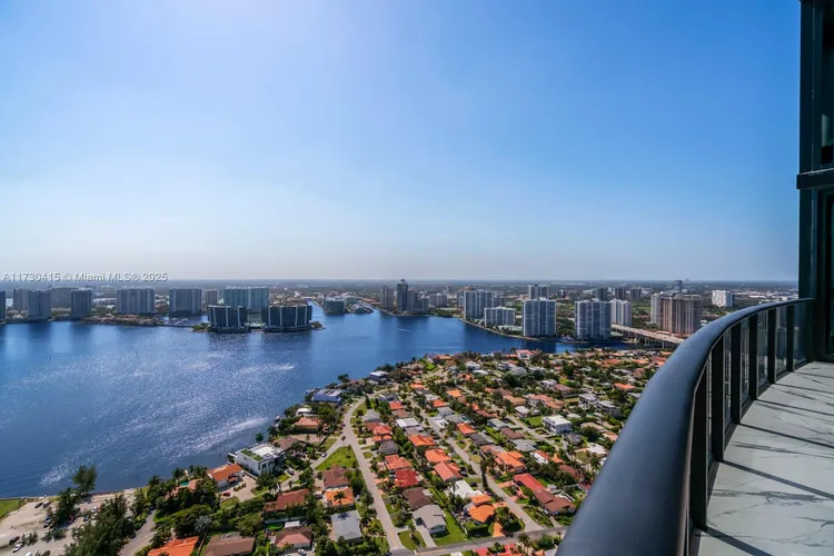 Porsche Design Tower #4203 image #9