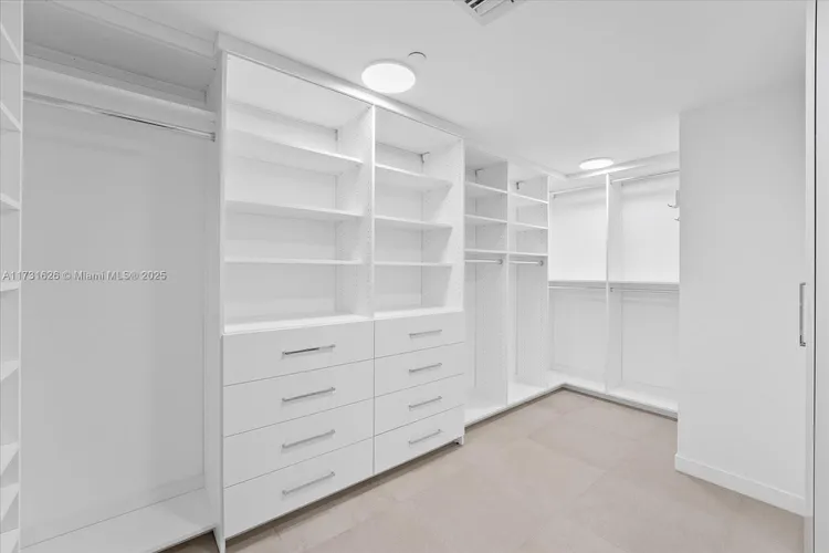 Onda Residences #403 image #33