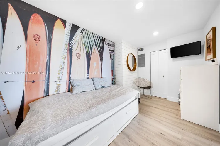 Burleigh House #1202 image #14