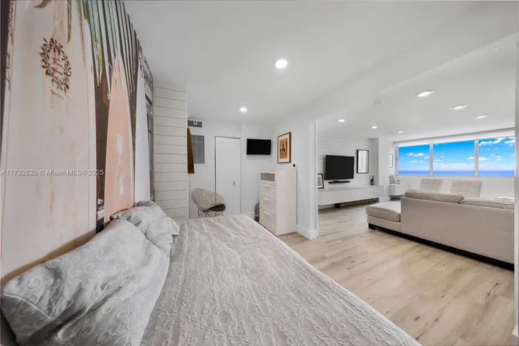 Burleigh House #1202 image #15