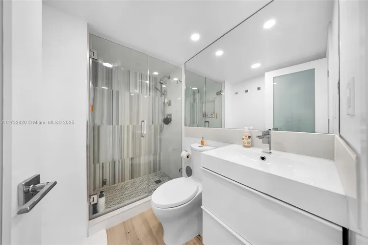 Burleigh House #1202 image #17