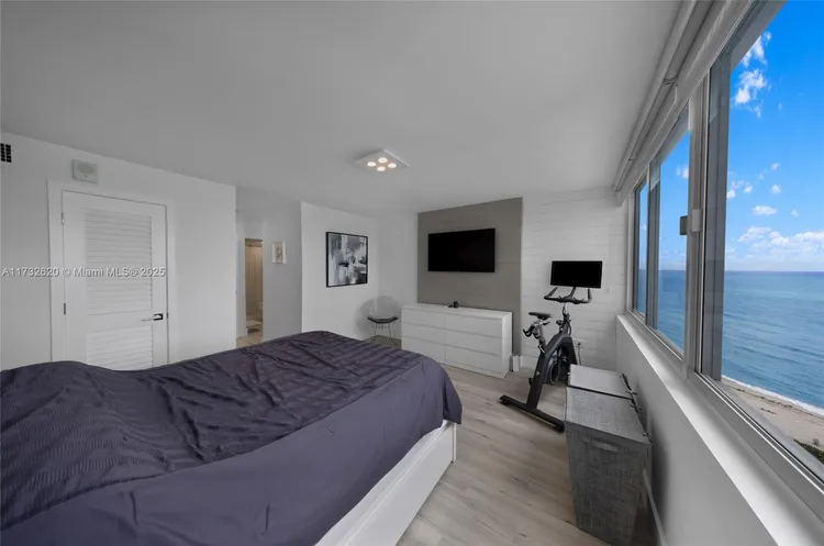 Burleigh House #1202 image #20