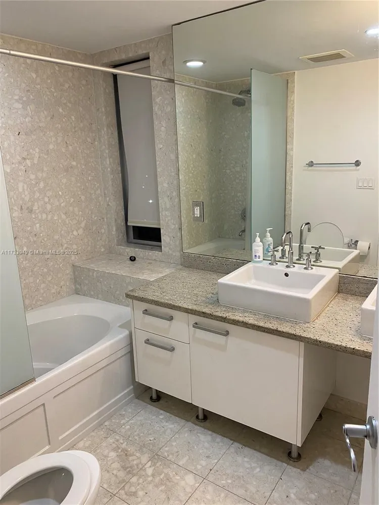 Latitude #1501 image #13