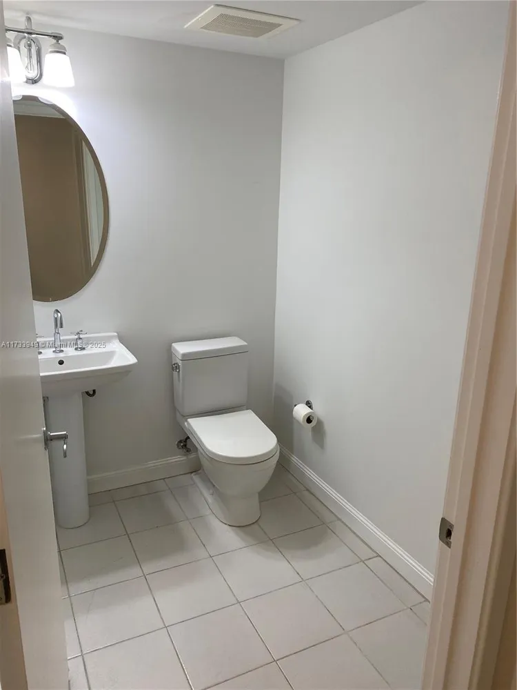 Latitude #1501 image #18